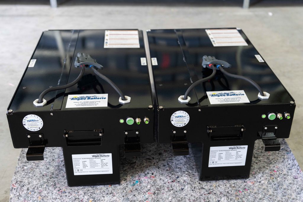 Lithium-Ionen-Lithium-Ionen-Traktionsbatterien in spezieller Bauform (T-Form) für AGV von Schaarschmidt